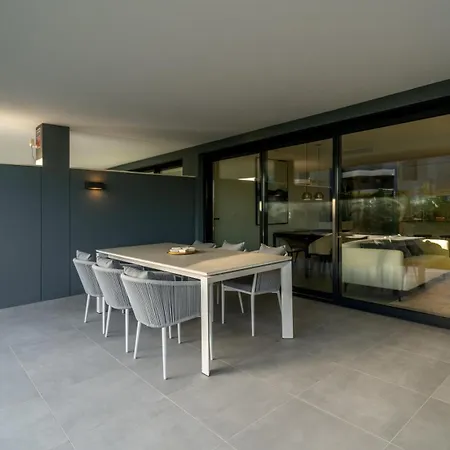 Apartment Modern Oasis Serene